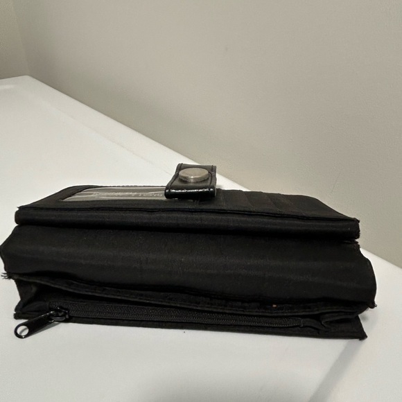 Kenneth Cole Reaction Black Wallet - Picture 7 of 12